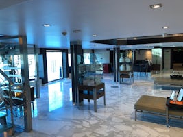 Main lobby, Oberoi Zahra