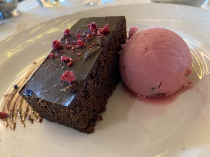 Vegan pudding - chocolate brownie with raspberry sorbet. 