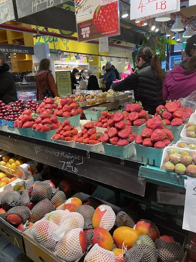 Vancouver‘a Granville Market - delicious produce but also prepared cuisine from around  the world. 