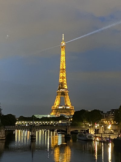 Tremendous view from our port in Paris