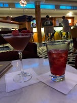 Refreshing beverages at Shaker's Martini Bar - NCL Jewel