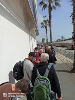 very long queue to embark
