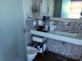 Bathroom, Cabin 214, Oberoi Zahra