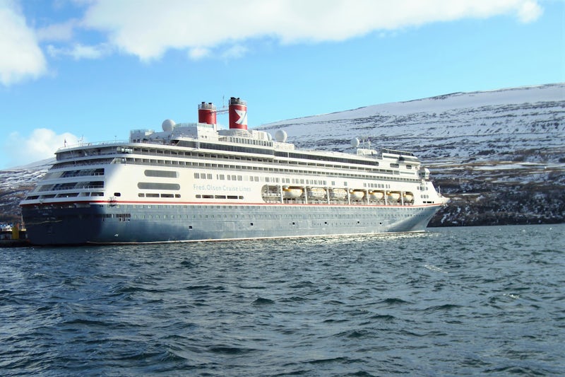 Bolette hip docked in Akureyri
