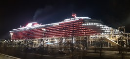 Outside viewpoint in Lisbon. The red balcony lights tend to remain on throughout the cruise. No balcony light function 
