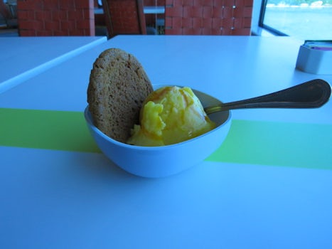 Mango ice cream and sugar free peanut butter cookie
