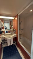 Cabin11100 bathroom 