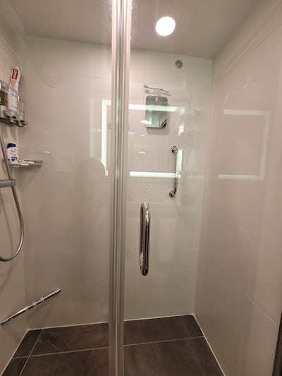 Spacious shower and great water pressure