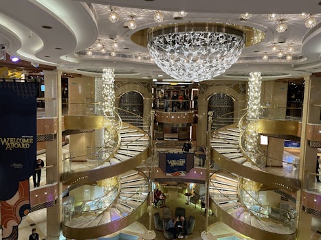 Amazing overview of the Royal Princess main lobby 