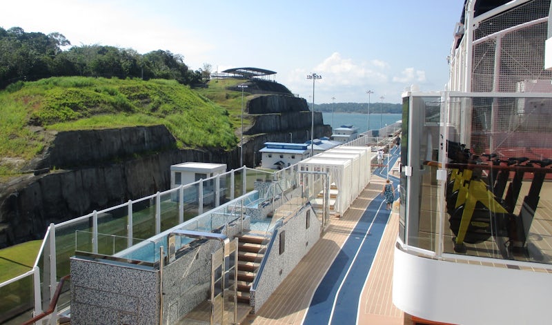 a view on deck 12 and 14 at the rear, while crossing the Panama canal