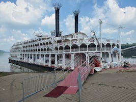 The "American Queen" steamboat.